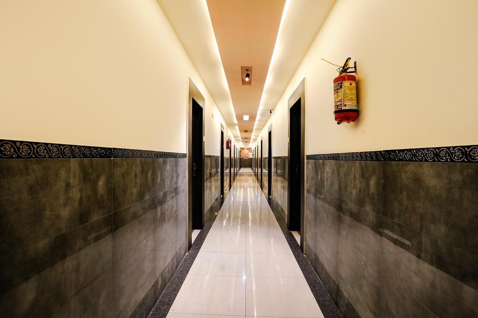 Capital O 71375 Hotel Sai Vihar Lodging&Boarding Kolshet Bagian luar foto