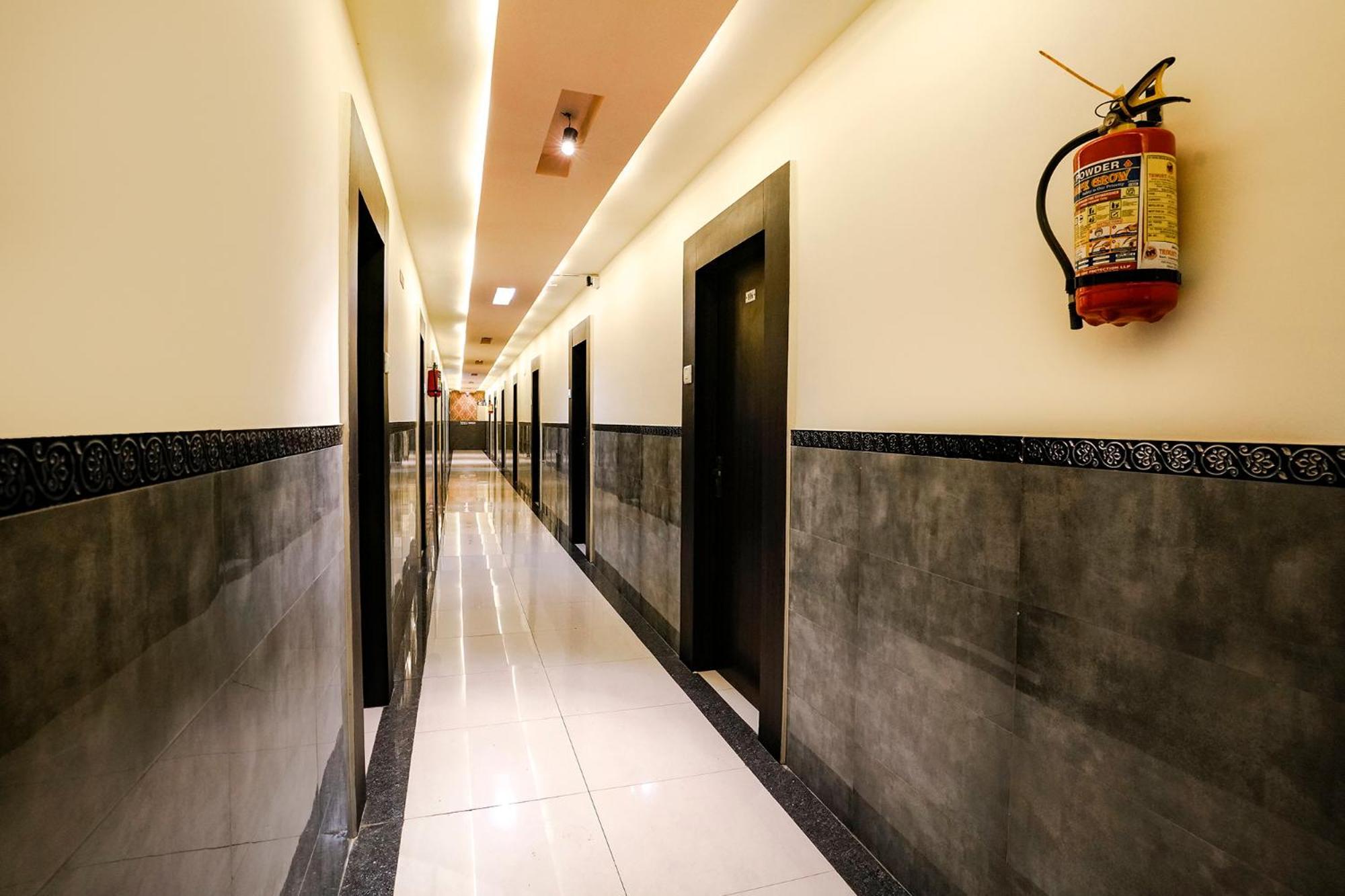 Capital O 71375 Hotel Sai Vihar Lodging&Boarding Kolshet Bagian luar foto