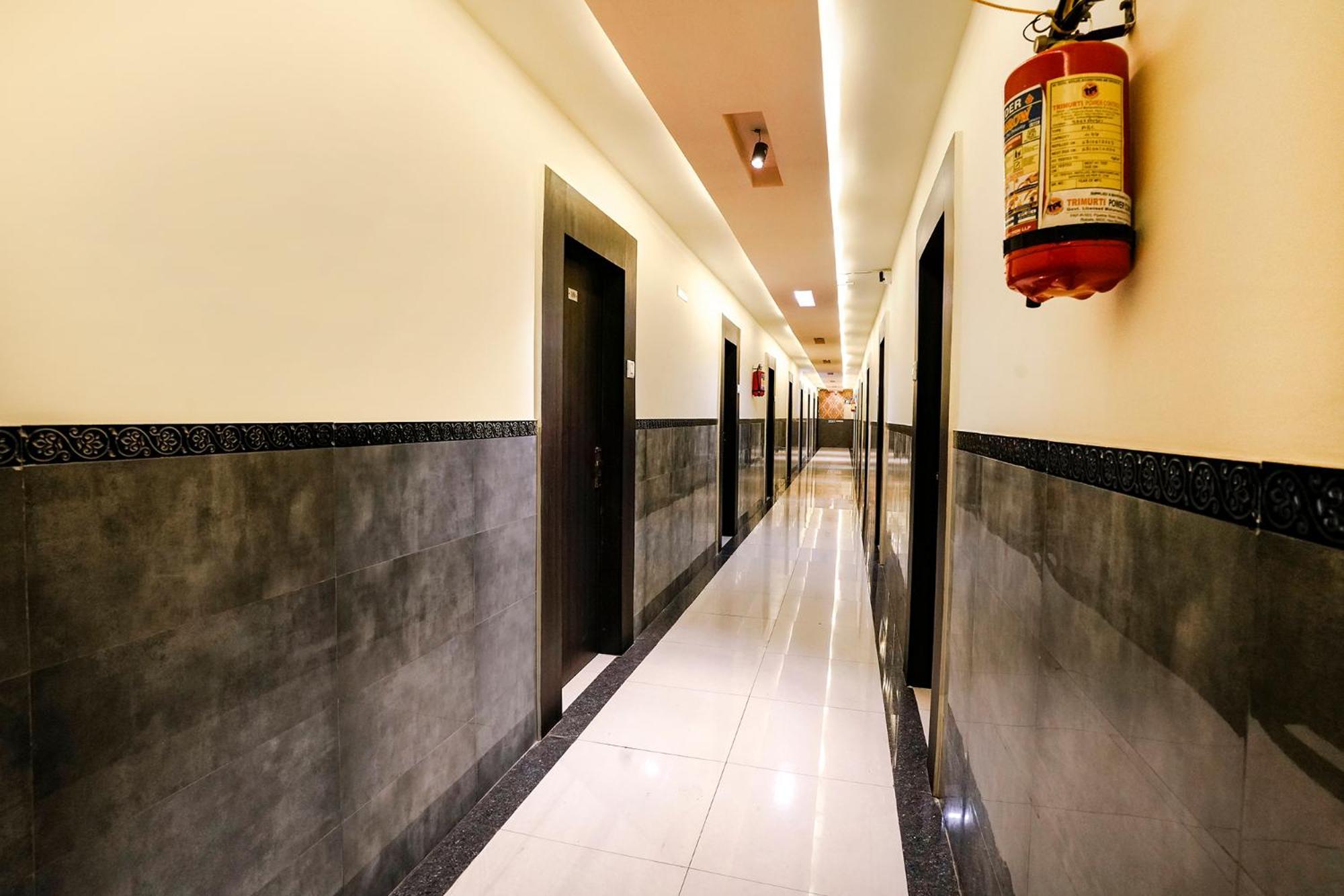 Capital O 71375 Hotel Sai Vihar Lodging&Boarding Kolshet Bagian luar foto